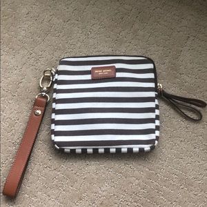 Henri Bendel Wristlet pouch NWOT